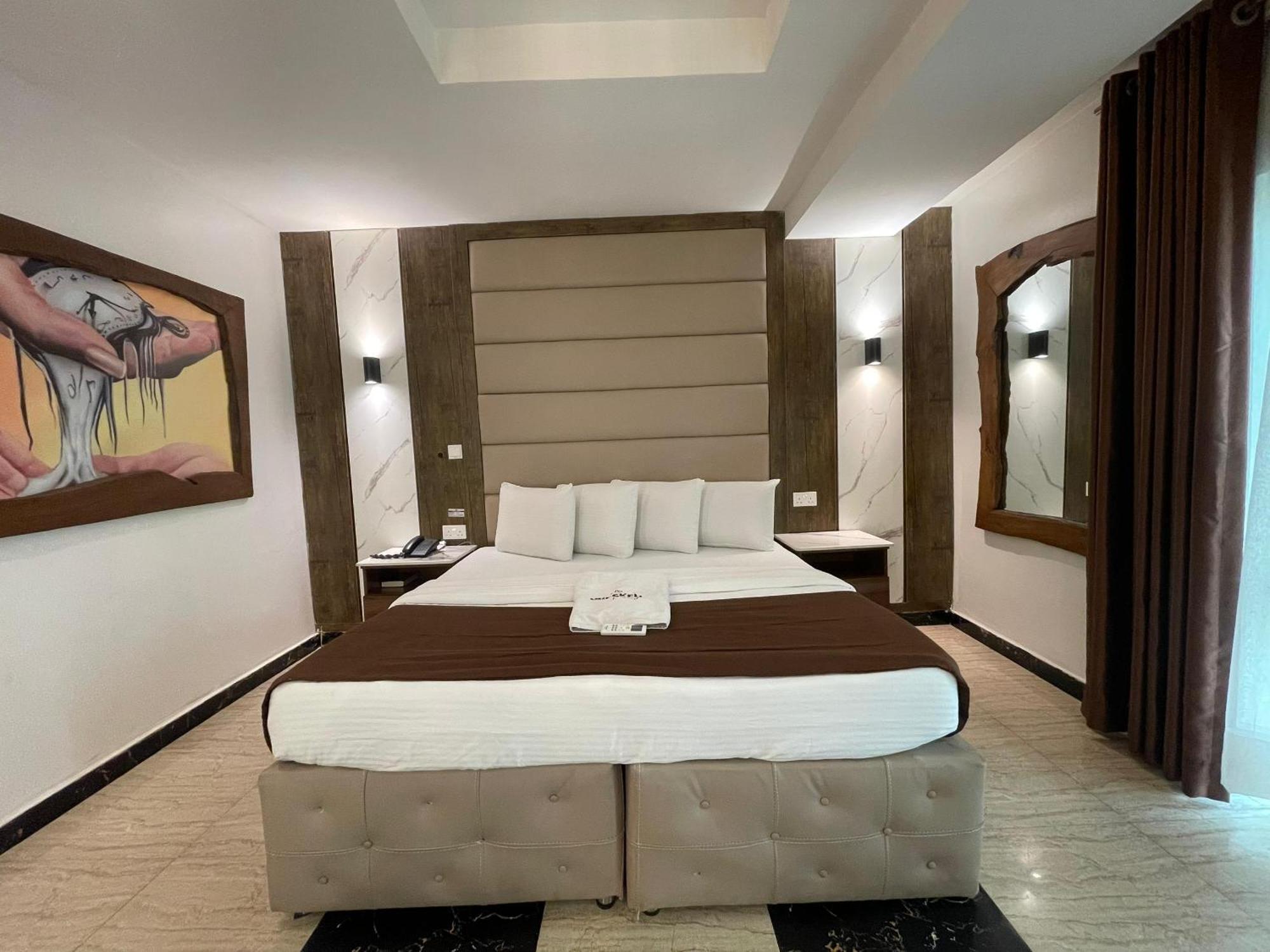 Presken Hotel At International Airport Road Ikeja Bagian luar foto